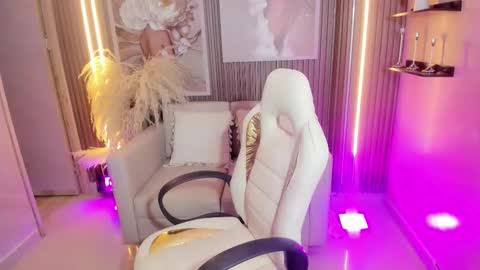 Snapshot of ailee_naughty chatting on January 2026 02:24:01 AM online show from January 2026 02:24:01 AM