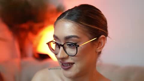 Snapshot of aileenaxa chatting on April 2026 01:42:02 AM Aileen online show from April 2026 01:42:02 AM