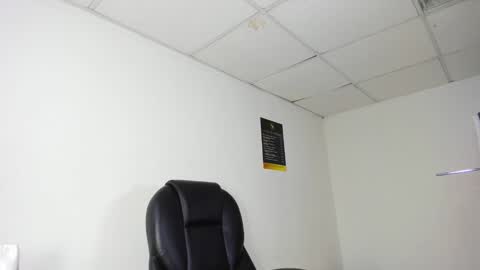 Aisha online show from December 2025 03:48:01 AM