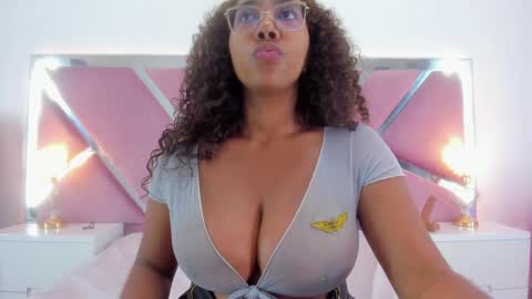 Snapshot of aisharodgers00 chatting on January 2025 11:58:01 PM Aisha Rodgers online show from January 2025 11:58:01 PM