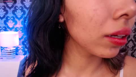 A K A N E  U W U online show from December 2024 12:27:02 PM