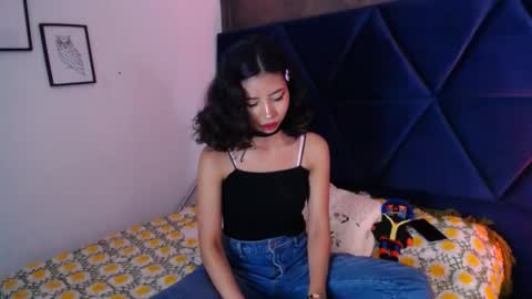 A K A N E  U W U online show from October 2025 04:59:02 PM