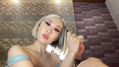 Akemi online show from November 2025 10:41:02 PM