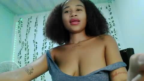 Snapshot of akemy_saunderz chatting on June 2026 09:28:02 PM akemy_saunderz online show from June 2026 09:28:02 PM