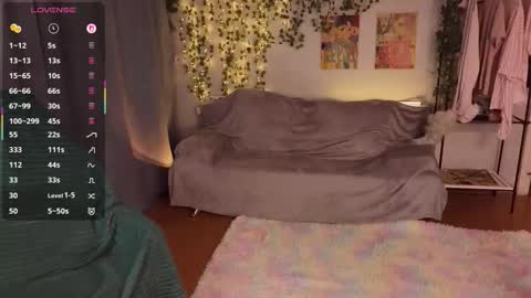 Aki online show from November 2025 07:05:02 PM