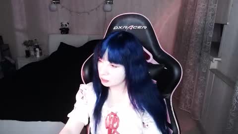 akirahartyx online show from November 2025 04:33:01 PM