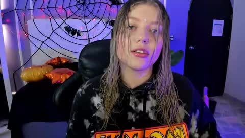 Alaia online show from November 2025 12:37:02 PM