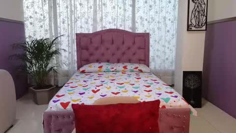 Alaia Skater online show from October 2025 11:52:02 AM