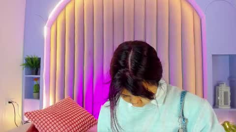  Alaia  online show from November 2025 11:44:02 AM