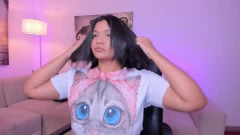 Alaia online show from November 2025 07:57:01 PM