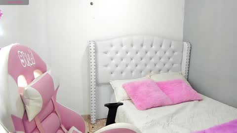 Snapshot of alana_ponse chatting on January 2025 01:34:02 AM Alana. online show from January 2025 01:34:02 AM