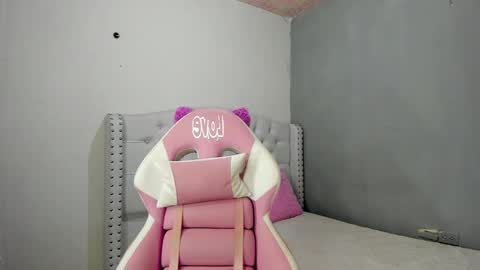 Snapshot of alana_ponse chatting on January 2025 04:13:01 AM Alana. online show from January 2025 04:13:01 AM