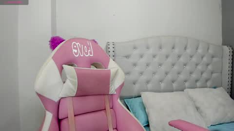 Snapshot of alana_ponse chatting on January 2025 02:48:01 AM Alana. online show from January 2025 02:48:01 AM