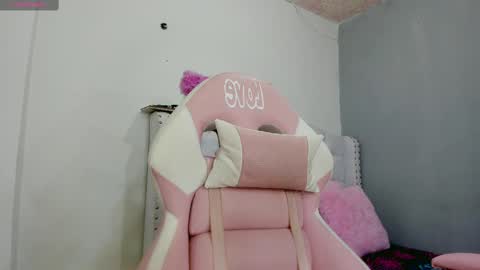 Snapshot of alana_ponse chatting on February 2025 01:18:02 AM Alana. online show from February 2025 01:18:02 AM