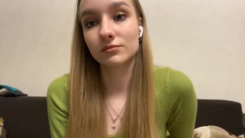 Lina   online show from February 2026 07:33:02 PM