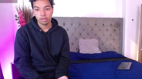 Snapshot of ale_and_shian chatting on November 2025 07:38:01 PM Ale and shian online show from November 2025 07:38:01 PM