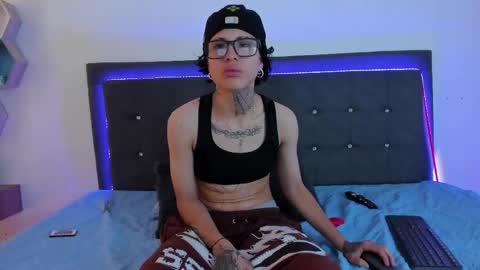 Snapshot of ale_cruzz chatting on February 2026 06:20:02 PM ale_cruzz online show from February 2026 06:20:02 PM