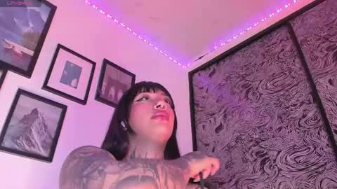 Snapshot of aleja_5 chatting on July 2026 04:05:01 AM Ale online show from July 2026 04:05:01 AM