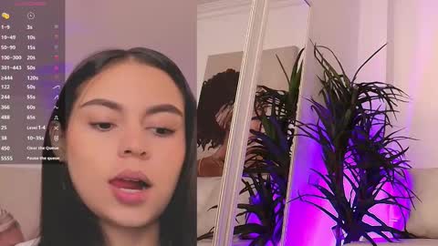 Alejandra online show from October 2025 11:31:01 AM