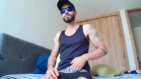 Snapshot of alejandro_bigcock chatting on February 2025 04:42:02 PM Alejandro Hernndez online show from February 2025 04:42:02 PM