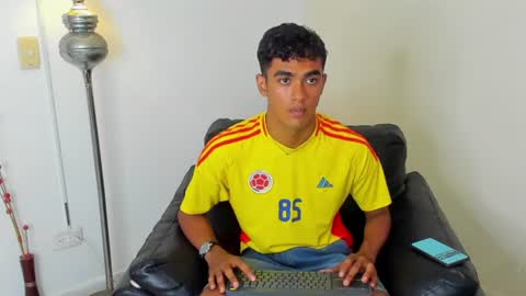 Snapshot of alejandro_williams chatting on June 2026 05:47:01 PM Alejandro williams online show from June 2026 05:47:01 PM