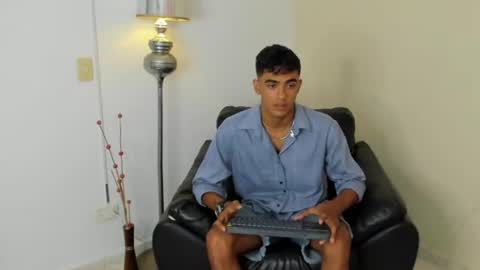 Snapshot of alejandro_williams chatting on June 2026 06:22:02 PM Alejandro williams online show from June 2026 06:22:02 PM