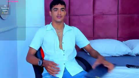 Snapshot of alejandro_williams chatting on June 2026 07:20:01 PM Alejandro williams online show from June 2026 07:20:01 PM