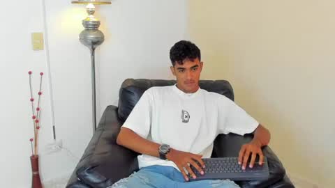 Snapshot of alejandro_williams chatting on June 2026 07:47:01 PM Alejandro williams online show from June 2026 07:47:01 PM