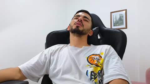 alejandroo_7 online show from December 2024 08:47:02 PM