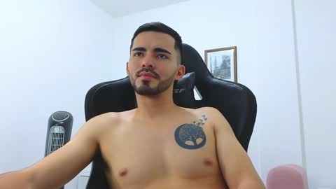 alejandroo_7 online show from January 2025 11:12:01 PM