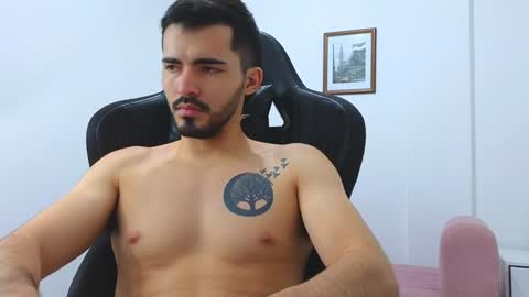 alejandroo_7 online show from January 2025 10:13:02 PM