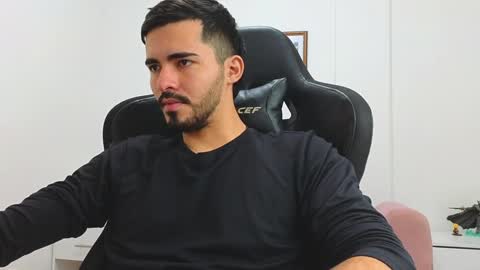 alejandroo_7 online show from January 2025 07:00:02 PM