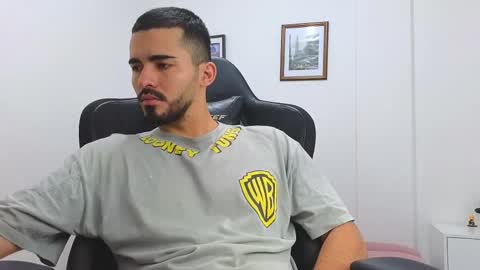 alejandroo_7 online show from March 2025 10:32:02 PM