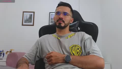 alejandroo_7 online show from October 2025 06:41:01 PM