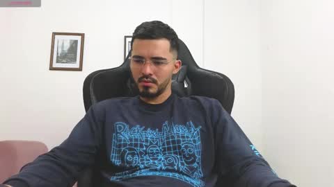 alejandroo_7 online show from November 2025 05:56:02 PM