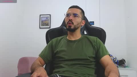 alejandroo_7 online show from December 2025 05:20:01 PM