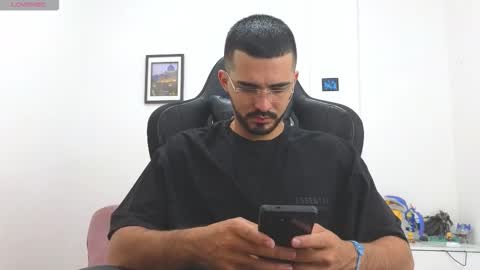 alejandroo_7 online show from January 2026 06:42:02 PM