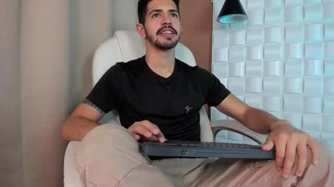 Alejo  online show from October 2025 08:33:01 PM