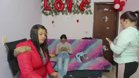 Snapshot of alejita_smithh chatting on March 2025 12:28:01 PM zoe and Kataleya online show from March 2025 12:28:01 PM