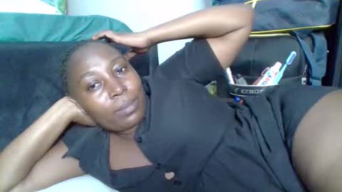 Snapshot of alesha_ chatting on November 2025 08:18:01 PM Noreen Kennth and Emilly online show from November 2025 08:18:01 PM