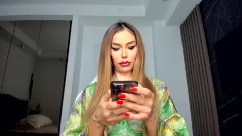 Snapshot of alessa_burns chatting on February 2025 02:27:02 AM Alessa online show from February 2025 02:27:02 AM