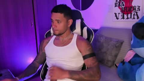 Snapshot of alessandro_vanni chatting on June 2026 03:40:01 AM Alessandro Vanni online show from June 2026 03:40:01 AM