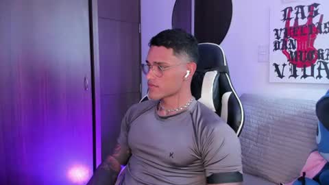 Snapshot of alessandro_vanni chatting on June 2026 01:20:02 PM Alessandro Vanni online show from June 2026 01:20:02 PM