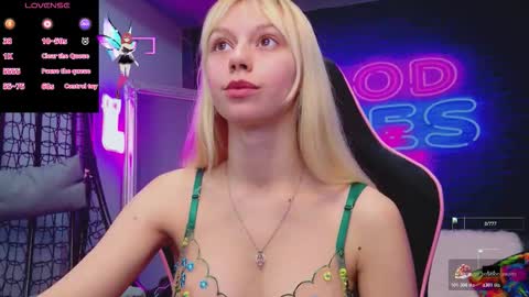 alessiacroft online show from October 2025 04:42:01 AM