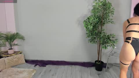 Snapshot of alessiasin_ chatting on November 2025 08:30:01 PM Alessia online show from November 2025 08:30:01 PM