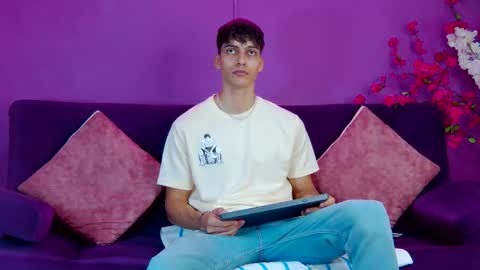 Alessio online show from November 2025 12:19:02 PM