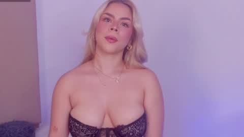 Snapshot of alesssia_moon chatting on June 2026 11:38:01 AM Alessia Moon online show from June 2026 11:38:01 AM