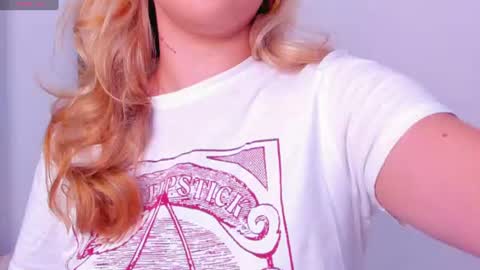 Snapshot of alesssia_moon chatting on July 2026 12:31:02 PM Alessia Moon online show from July 2026 12:31:02 PM