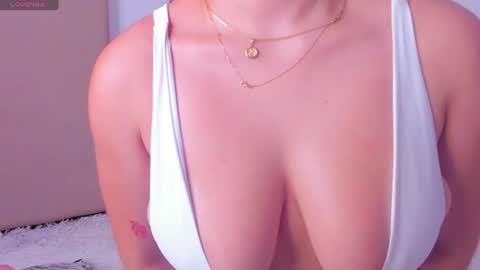 Snapshot of alesssia_moon chatting on July 2026 01:16:01 PM Alessia Moon online show from July 2026 01:16:01 PM