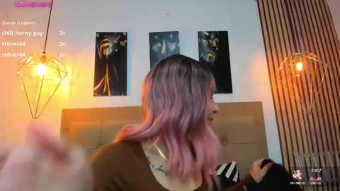 Aleszia online show from November 2025 07:35:01 PM